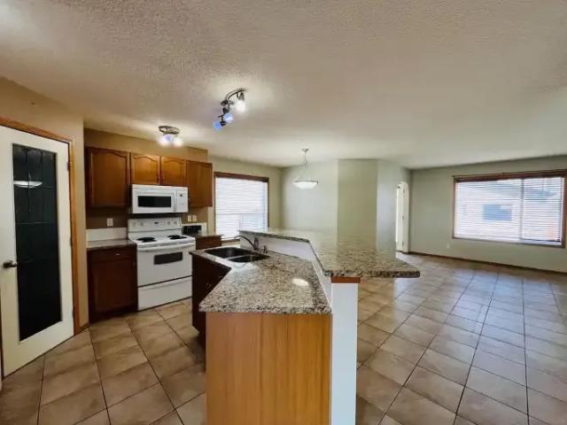 House 3 Bedroom For Rent Calgary AB 2600 ES103322657