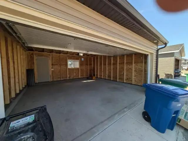 House 3 Bedroom For Rent Airdrie AB 2400 ES104841906