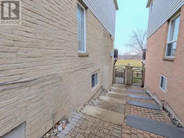 House 3 Bedroom For Rent Ajax ON 2280 ES103487411