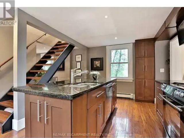House 3 Bedroom For Rent Burlington ON 3950 ELS102883577