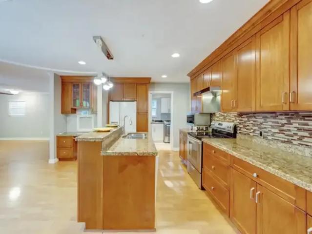 House 3 Bedroom For Rent Delta BC 3800 ES105186042