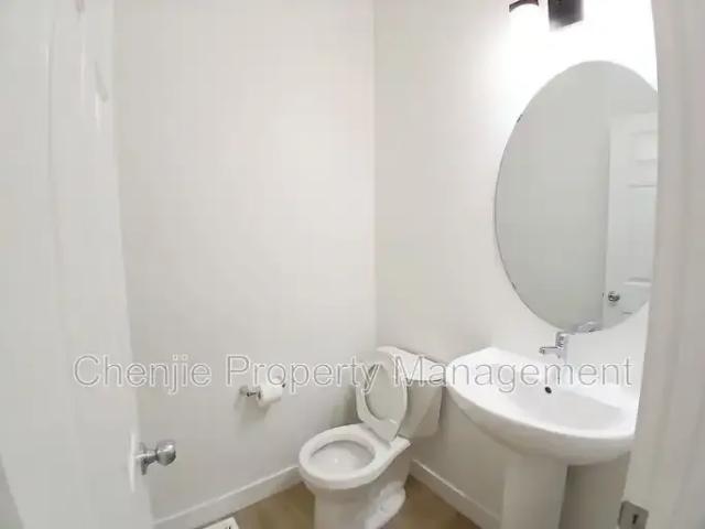 House 3 Bedroom For Rent Edmonton AB 1800 ES104972654