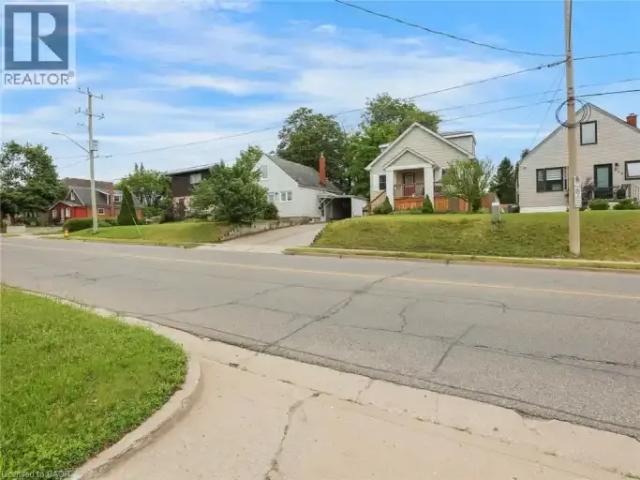House 3 Bedroom For Rent Kitchener ON 2500 ES103380041