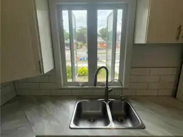 House 3 Bedroom For Rent Kitchener ON 2095 ES105004752
