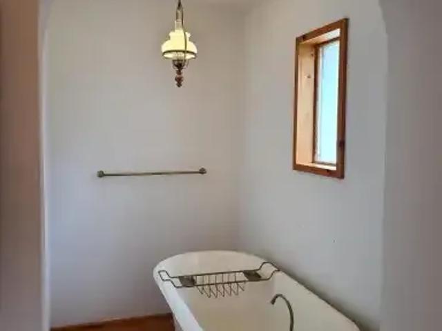 House 3 Bedroom For Rent Kitchener ON 2200 ELS102578819