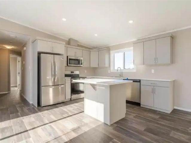 House 3 Bedroom For Rent Mitchell MB 1900 ELS99794278
