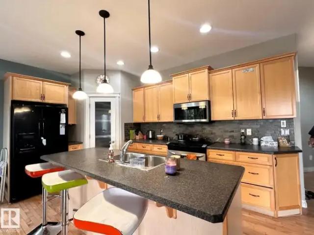 House 3 Bedroom For Rent Spruce Grove AB 2800 ES103368075