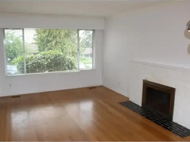 House 3 Bedroom For Rent Surrey BC 2650 ES98670996