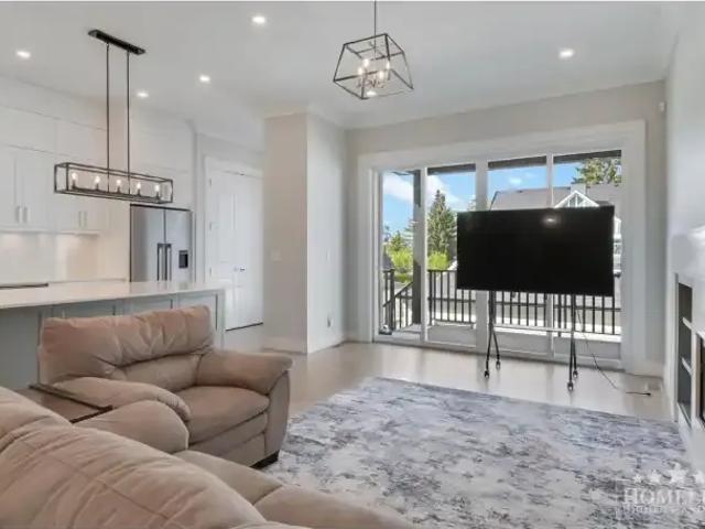 House 3 Bedroom For Rent Surrey BC 3990 ES102658640