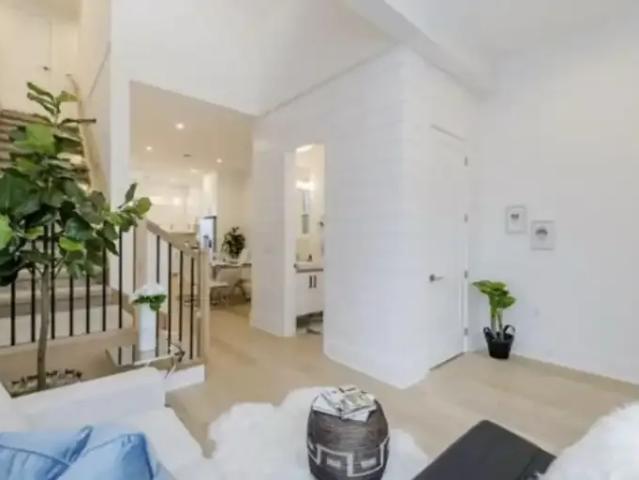 House 3 Bedroom For Rent Surrey BC 4500 ES102578900