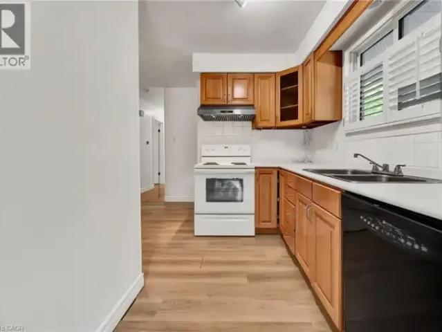 House 3 Bedroom For Rent Waterloo ON 2590 ES102701646