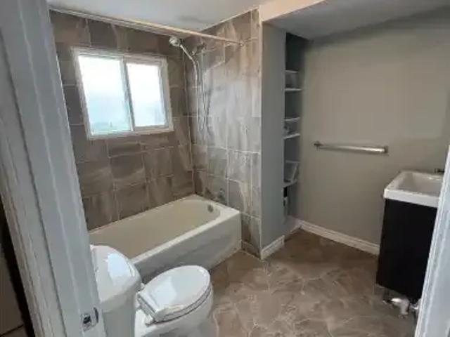House 3 Bedroom For Rent Wasaga Beach ON 1900 ELS101879305