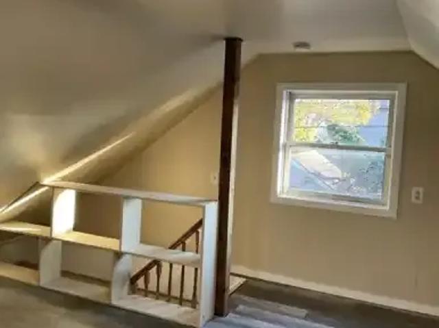 House 3 Bedroom For Rent Windsor ON 1600 ES103322834