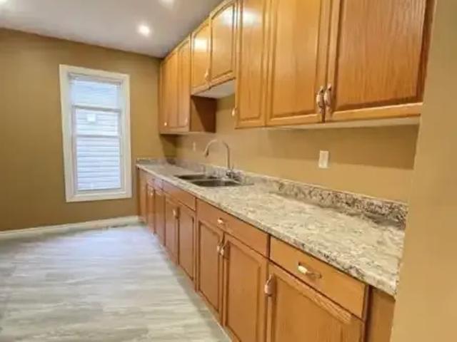House 3 Bedroom For Rent Windsor ON 2100 ELS101878662