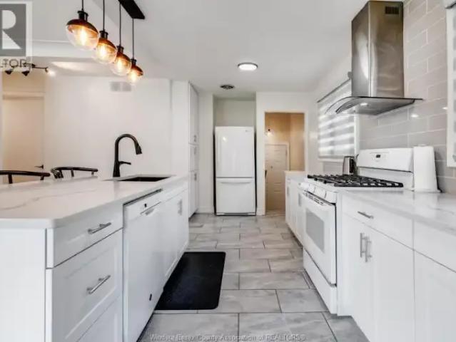 House 3 Bedroom For Rent Windsor ON 2500 ES102847496