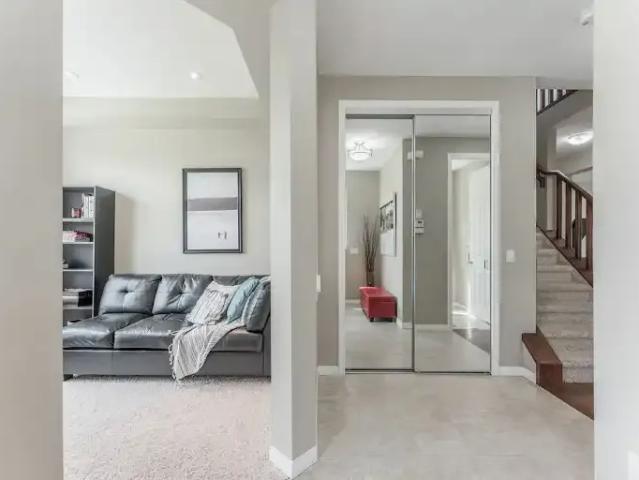 House 3.5 Bedroom For Rent Airdrie AB 2350 ES104985979