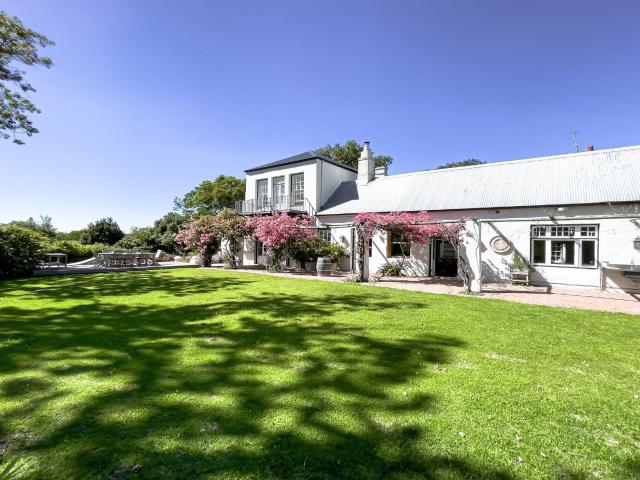 House to rent in Constantia, Cape Town