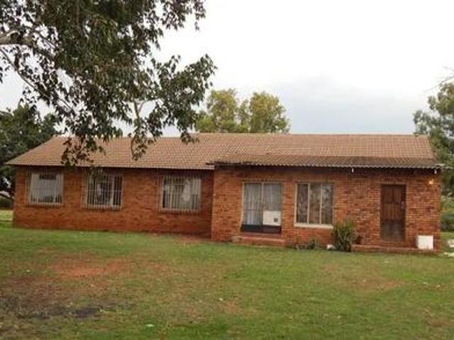 house to rent in protea glen!