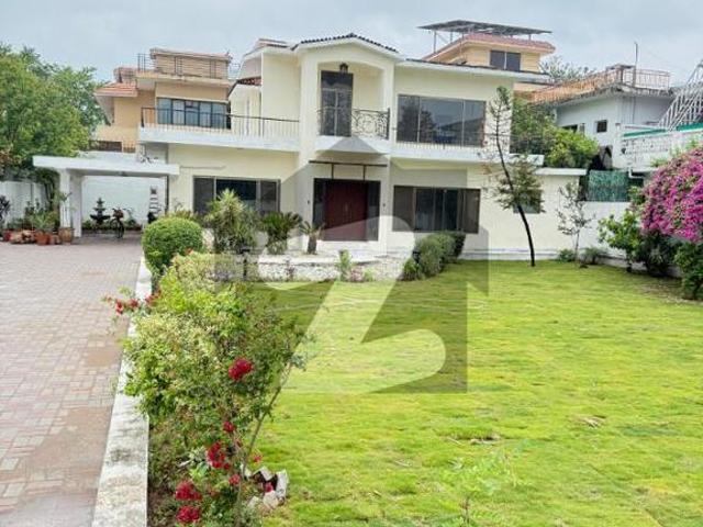 House with big Garden F 7