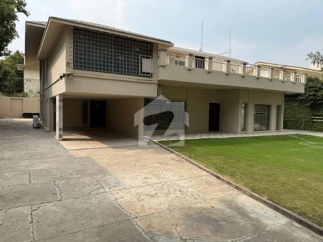 House With Big Lawn For Rent In F 8