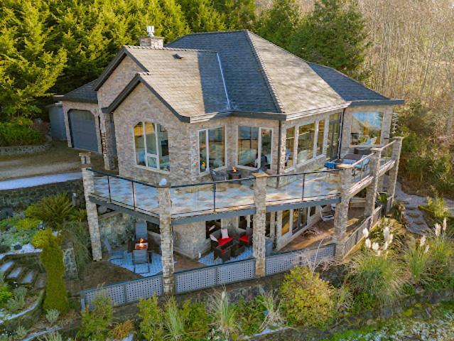 House with garden and terrace