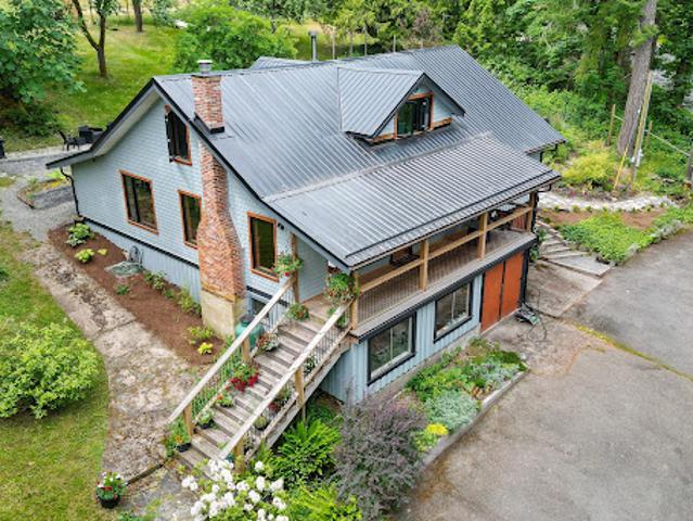 House with garden and terrace
