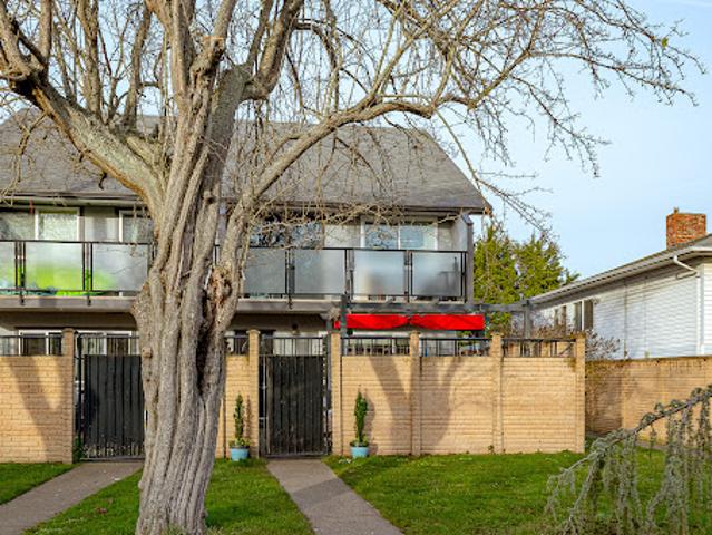 House with garden and terrace