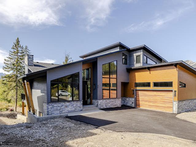 House with garden and terrace