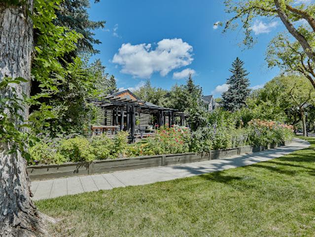 House with garden and terrace