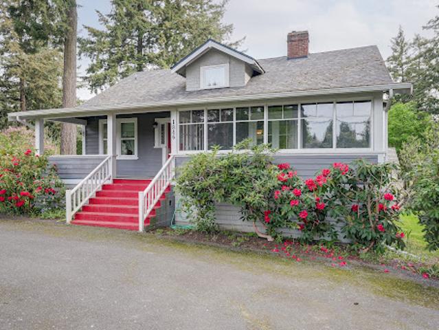 House with garden and terrace