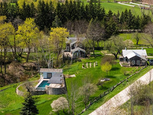 House with pool and garden