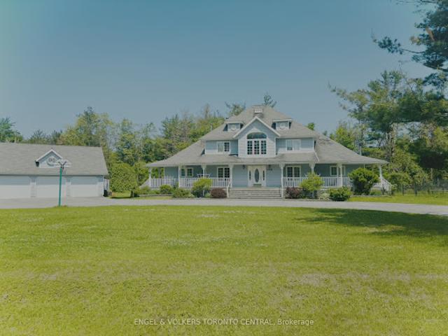 House with pool and garden