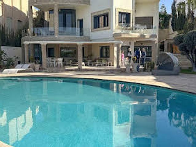 Maison avec piscine et terrasse