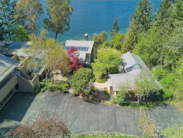 Seaside house with terrace