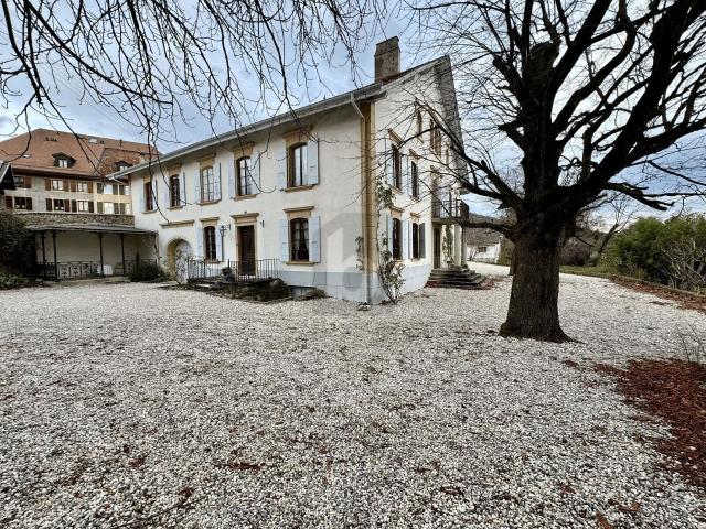 House with 12 rooms on sale in Bonvillars 600 m² | dreamo. Ch