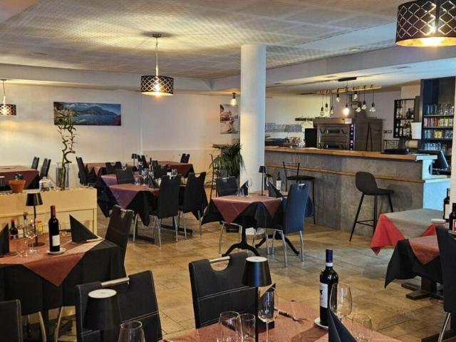 House with 25.5 rooms on sale in St Maurice Ref IMMSTMAUGIL | dreamo. Ch