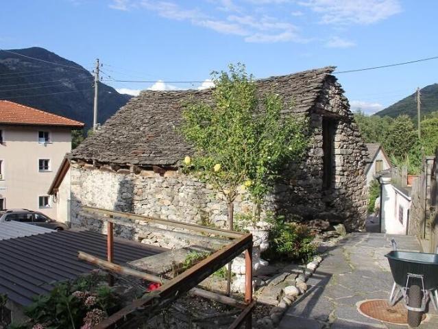 House with 2.5 rooms on sale in Palagnedra 80 m² | dreamo. Ch