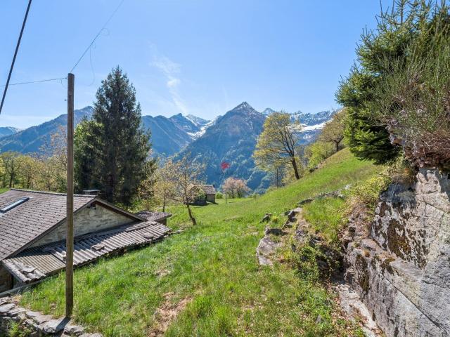 House with 3.5 rooms on sale in Sobrio 136 m² | dreamo. Ch