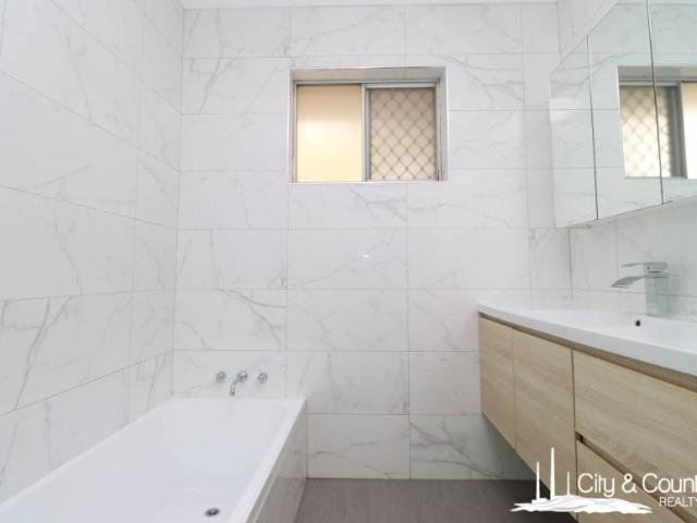 House 3 Bedroom For Rent Mount Isa QLD ES102626419