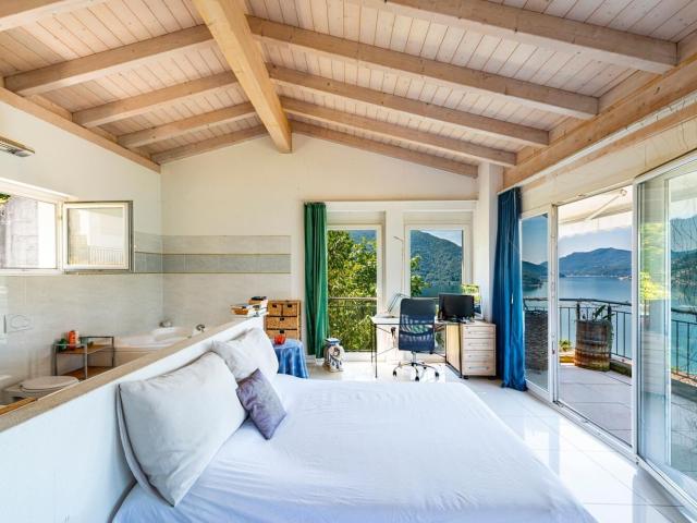 House with 4.5 rooms on sale in Bissone 180 m² | dreamo. Ch