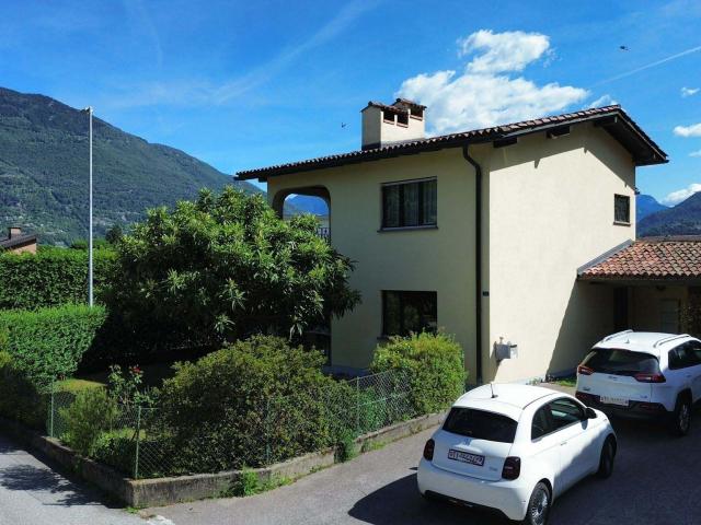 House with 4.5 rooms on sale in Camorino 190 m² | dreamo. Ch