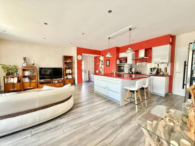 House with 5 rooms on sale in Annemasse 145 m² | dreamo. Ch