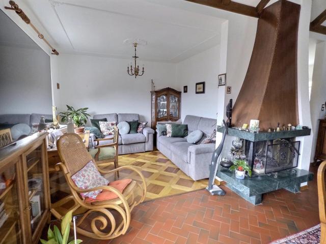 House with 5 rooms on sale in Niouc 1 837 m² | dreamo. Ch