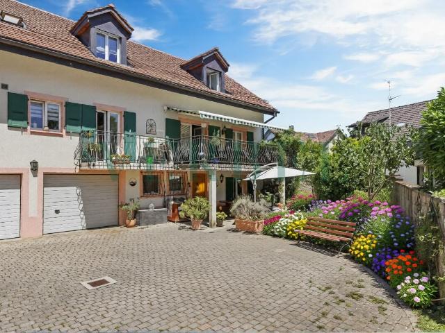 House with 6.5 rooms on sale in Dans le village 178 m² | dreamo. Ch