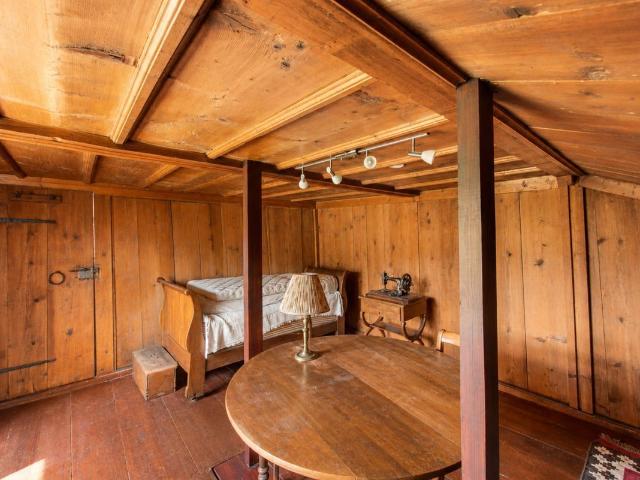 House with 6 rooms on sale in La Chaux du Milieu 320 m² | dreamo. Ch