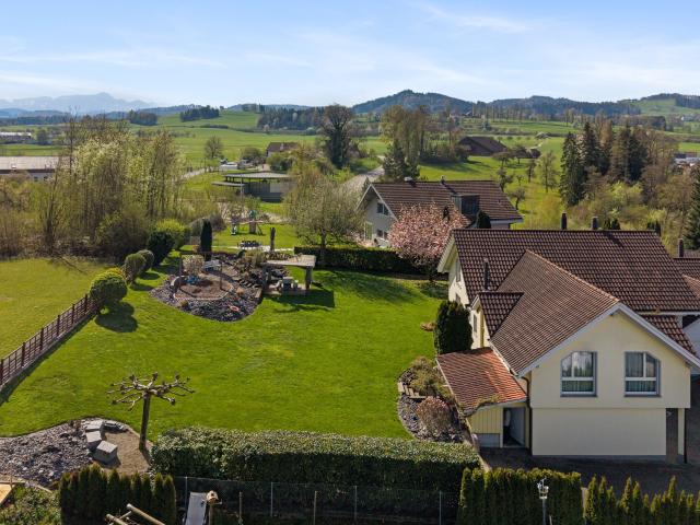 House with 8.5 rooms on sale in Niederuzwil 240 m² | dreamo. Ch