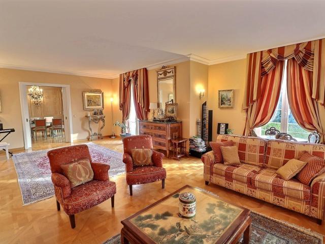 House with 8.5 rooms on sale in Lausanne 852 m² | dreamo. Ch