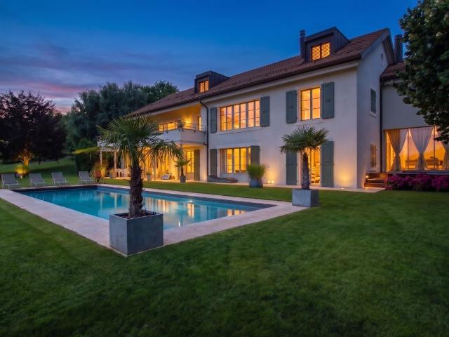 House with 9.5 rooms on sale in Féchy 500 m² | dreamo. Ch