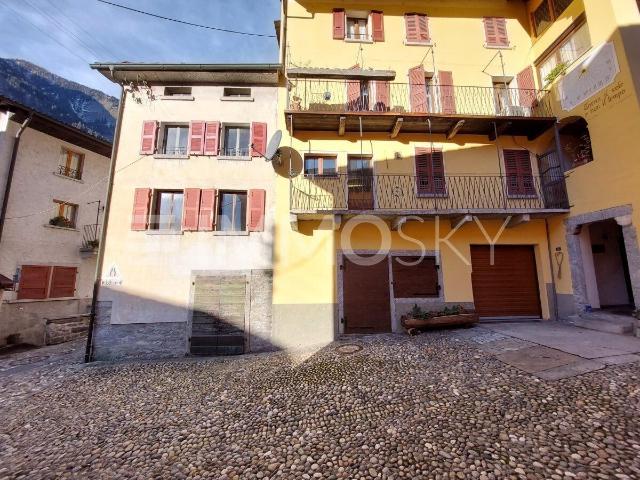 House with 9.5 rooms on sale in Giornico 220 m² | dreamo. Ch