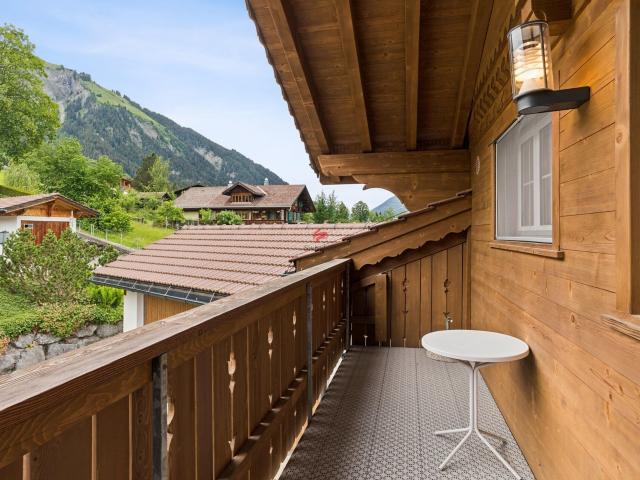 House with 9.5 rooms on sale in Lenk im Simmental 280 m² | dreamo. Ch